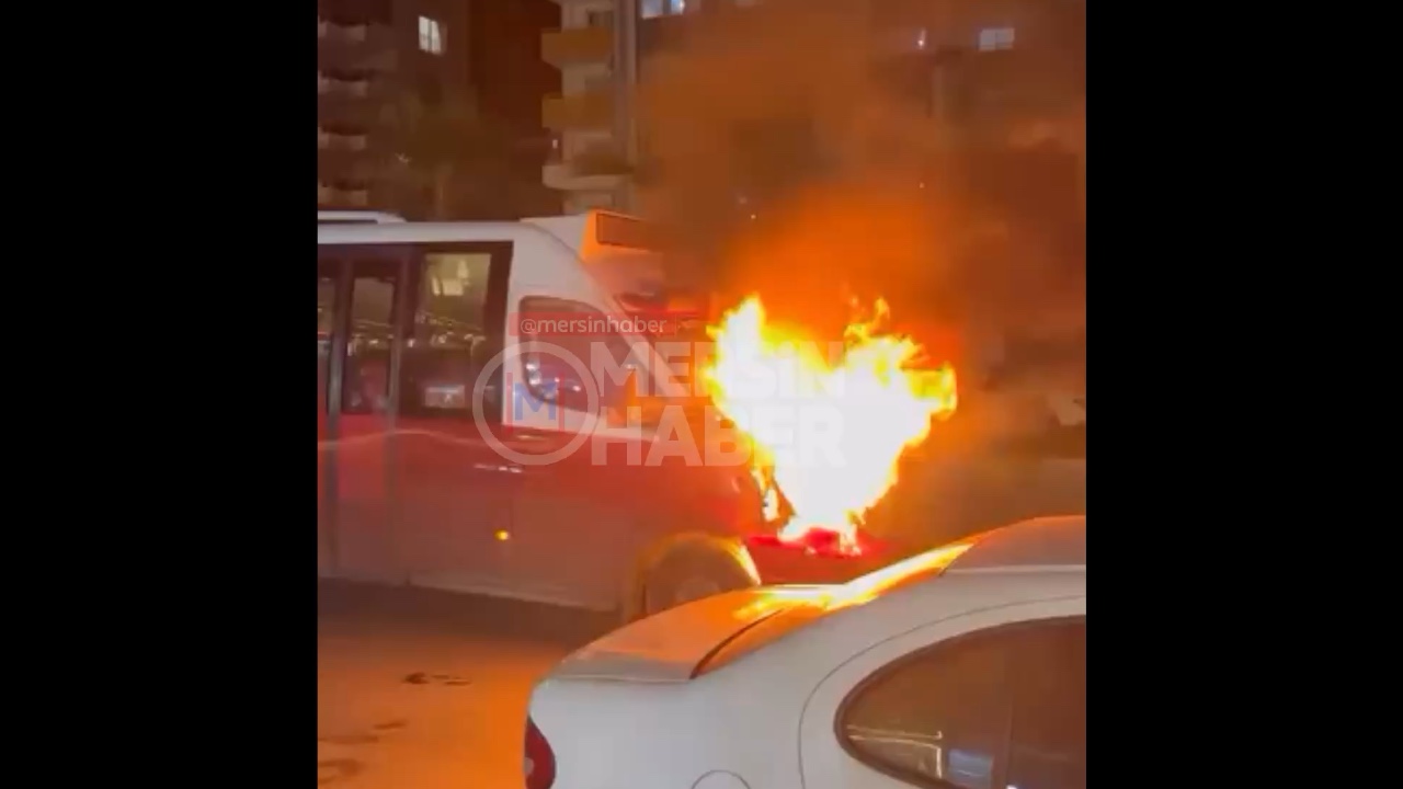 Yenişehir'de Dolmuş Yangını, Hızlı Müdahale ile Söndürüldü